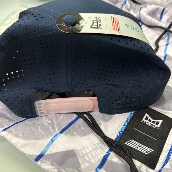 Melin x CC Sabathia Trenches Limited edition Hat Classic size with matching bag - Picture 17 of 17